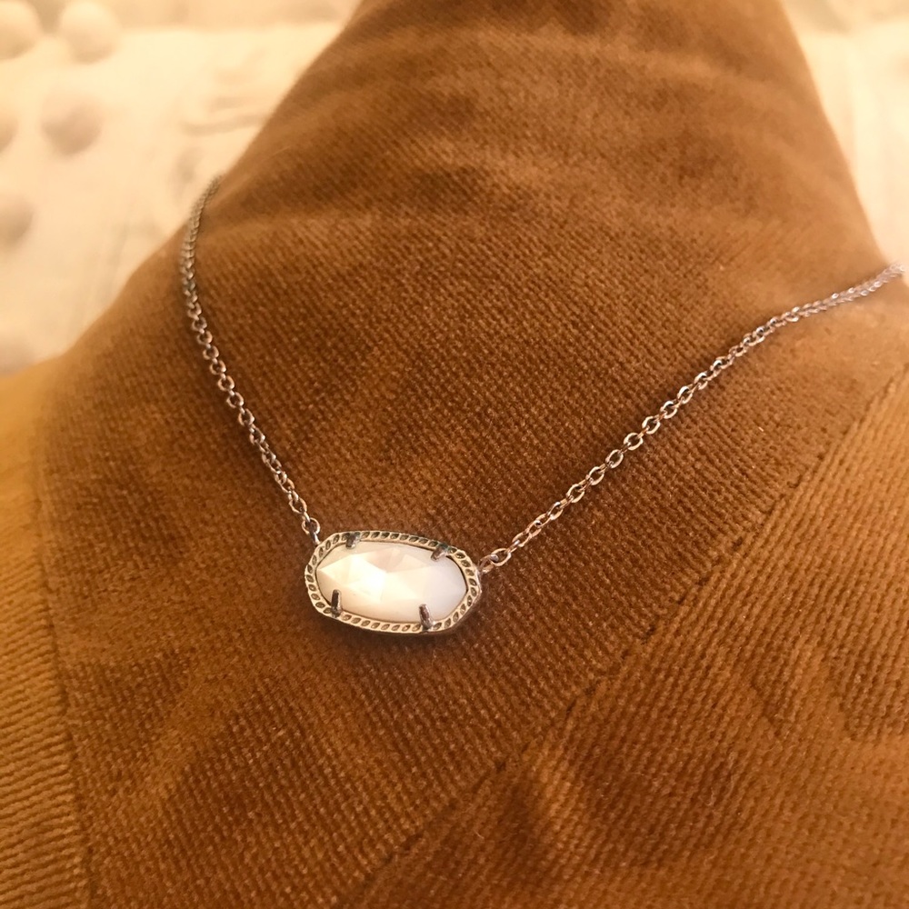 Kendra Scott pendant necklace
